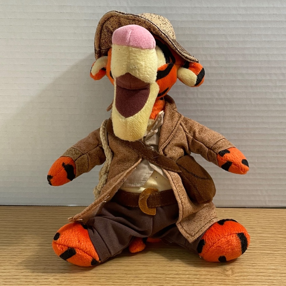 Adventurer Tigger Plush Walt Disney World Exclusive Animal Kingdom Park Toy